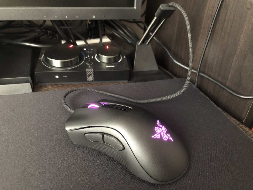 Razer Mouse Bungee V2 プレイ