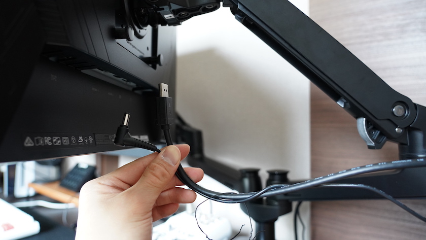 Amazonベーシック デュアルモニターアーム レビュー：モニターの姿勢を  