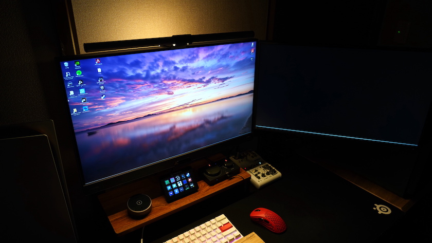 BenQ ScreenBar Halo レビュー：デスクをお洒落に演出できる省スペース 