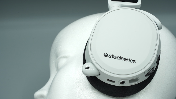 SteelSeries Arctis 7P+ マイク 収納時